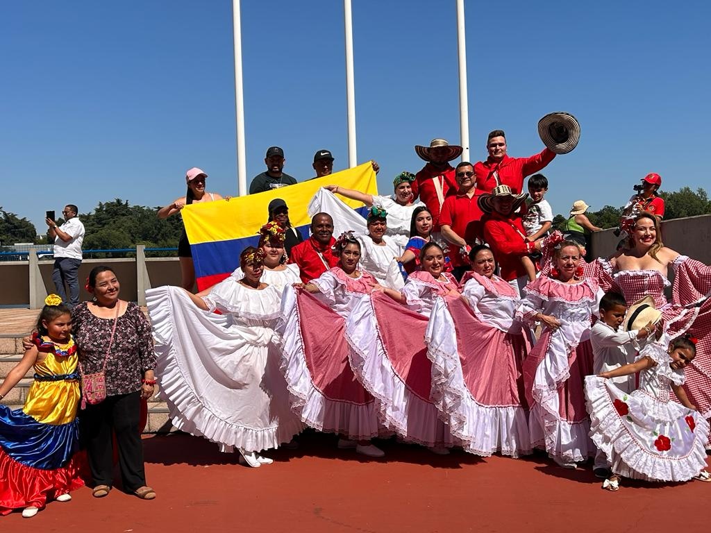 Destacada participación del folclor colombiano en el Festival "Mi Familia Latina en Milán: Amistad, Respeto y Responsabilidad"